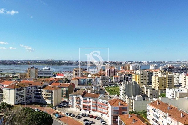 Garagem T0 - Alto do Seixalinho, Barreiro, Setbal - Imagem grande