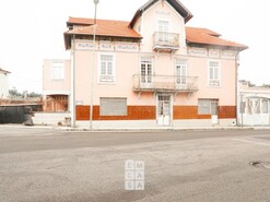 Moradia - Vila de Cucujes, Oliveira de Azemis, Aveiro
